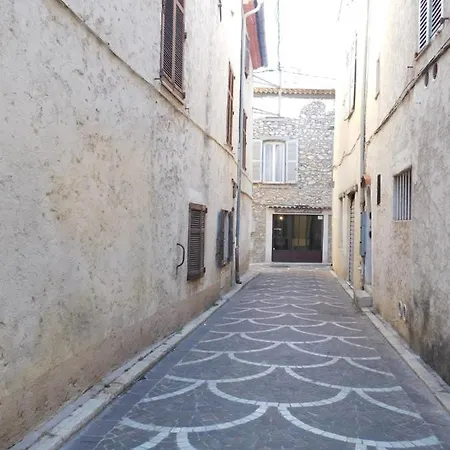Charming Air-conditioned T1 Bis 'les Bains' In The Heart Of Old Apartment