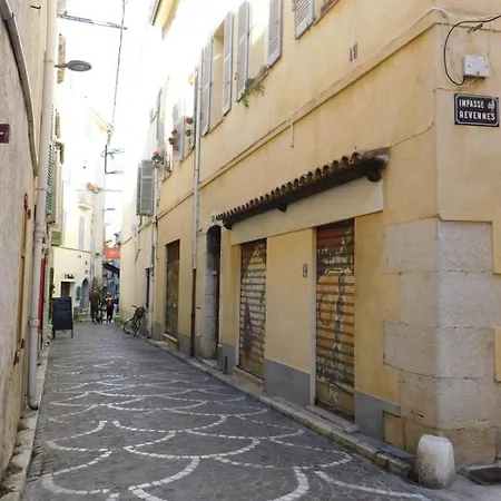 Charming Air-conditioned T1 Bis 'les Bains' In The Heart Of Old Antibes