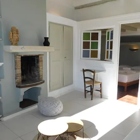 Charming Air-conditioned T1 Bis 'les Bains' In The Heart Of Old Apartment Antibes