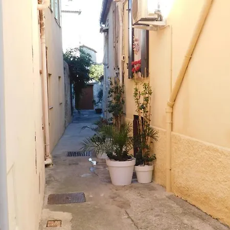 Apartment Charming Air-conditioned T1 Bis 'les Bains' In The Heart Of Old *